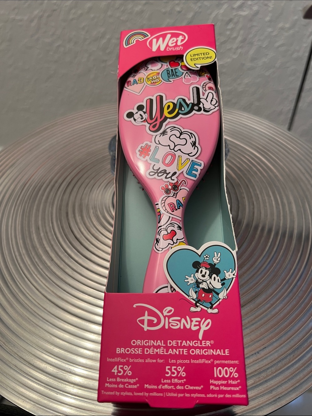 DISNEY x Wet Brush Pink Minnie & Mickey Limited Edition Detangler Brush